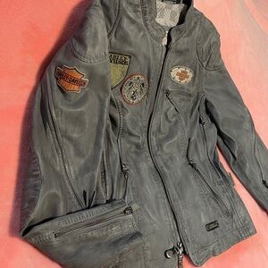 Harley-Davidson Ladies Leather Jacket in Grey.
Powder Soft Leather. 
STUNNING!